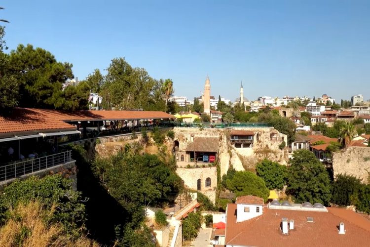 Можно ли иностранцам выходить на пляжи Турции во время локдауна?