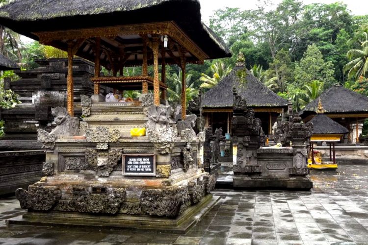 На Бали обещают достичь коллективного иммунитета в кратчайшие сроки