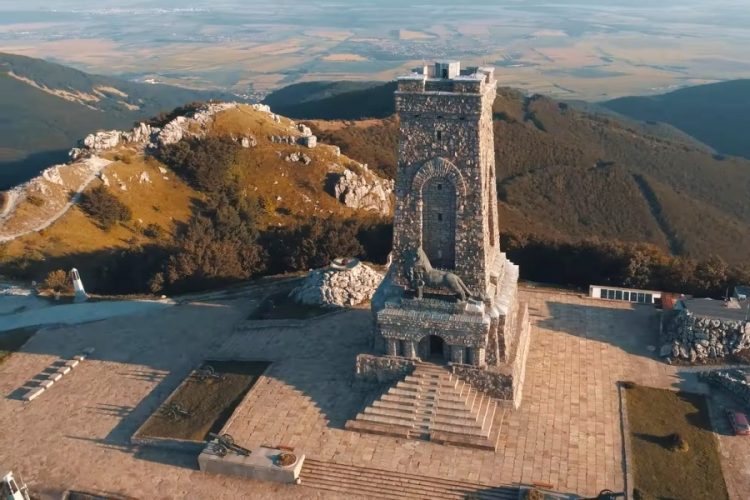 Стало понятно, почему в Болгарии отменили карантин - туризм не при чем