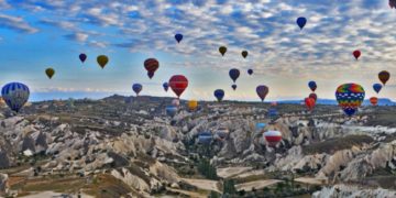 новость 21-05-2021 В Каппадокии иностранные туристы вновь могут подняться в небо на воздушных шарах