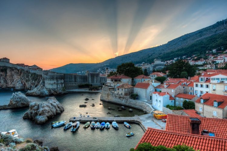 новость 10-05-2021 Какие из балканских стран пускают привитых российских туристов?