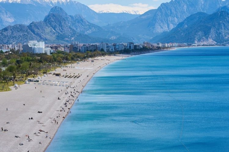 новость 21-05-2021 Заболеваемость коронавирусом в Анталии снизилась