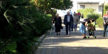 Россиянам порекомендовали больше улыбаться туристам