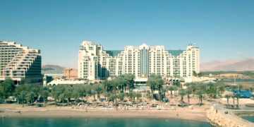 На курорты Израиля начали приезжать первые группы туристов