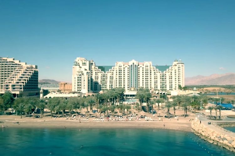 На курорты Израиля начали приезжать первые группы туристов