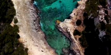 Испанцы ярко отметили отмену комендантского часа