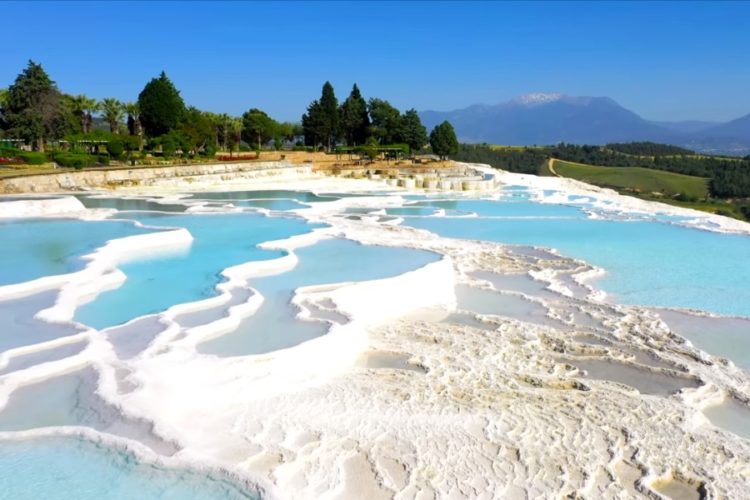 Российские туристы остались без удобного транзита в Турцию и Египет