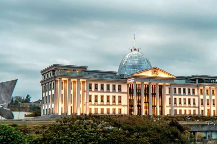 Грузия открыла сухопутные границы