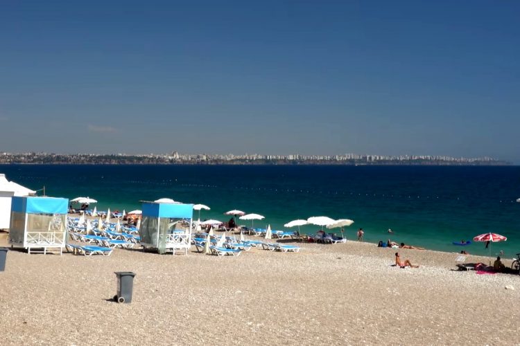 Россиян продолжают вывозить из курортов Турции