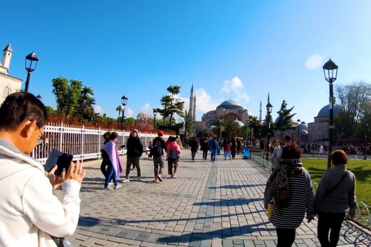 Посольство Болгарии уточнило правила приема россиян