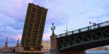 В Петербурге продлили ковидные ограничения