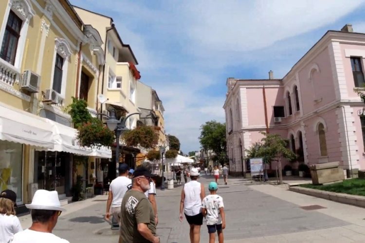 Россияне начали получать визы в Болгарию