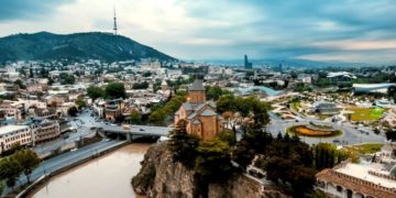 Грузию открыли или нет? Как поехать в страну с медсправкой?