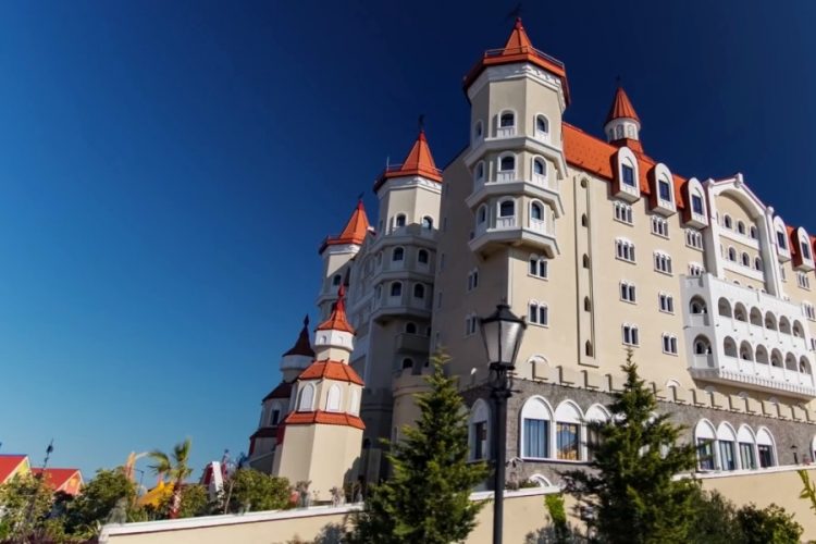 Программу туристического кешбэка официально продлили