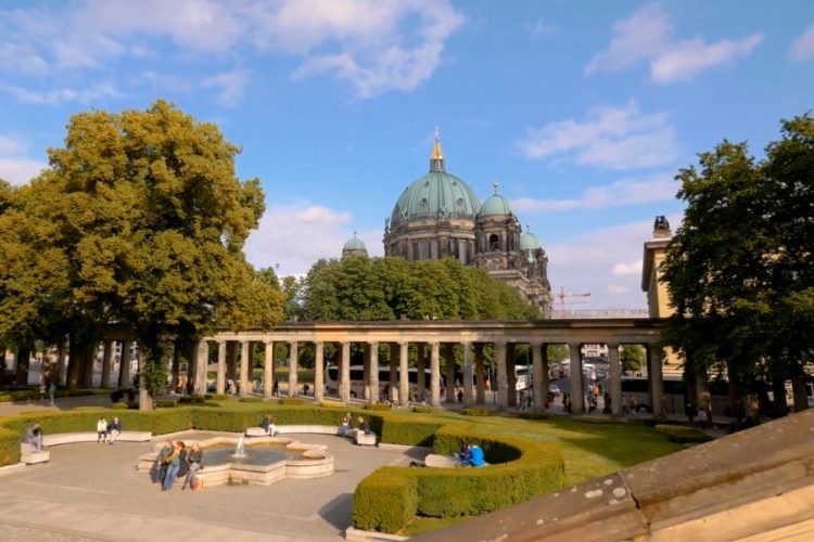 ВОЗ считает туры за границу неуместными