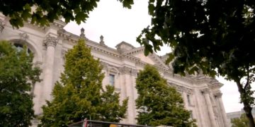 МИД России напомнил россиянам о проблемах во время заграничных поездок