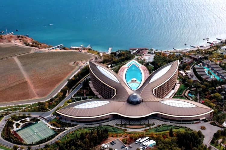 Чартеры сильно удешевили отдых в Крыму в этом году