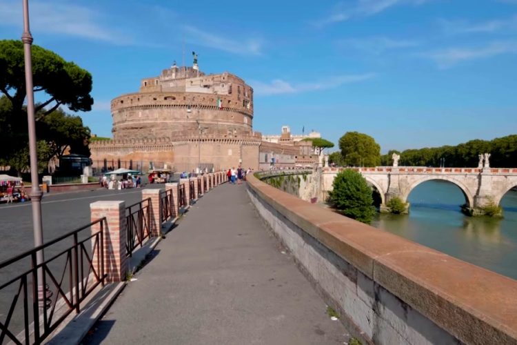 Италия выдерживает план открытия для международных туристов