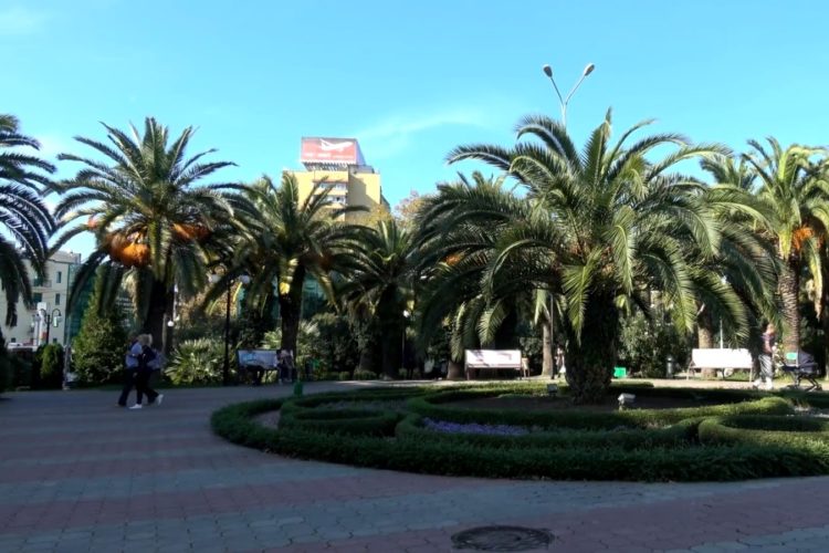 Жители Сочи просят туристов не приезжать