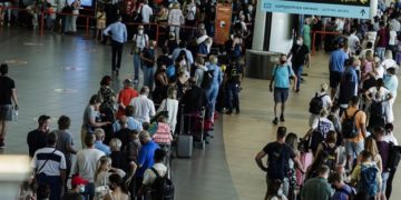 новость 09-06-2021 Великобритания исключила Португалию из зеленого списка. В аэропортах хаос