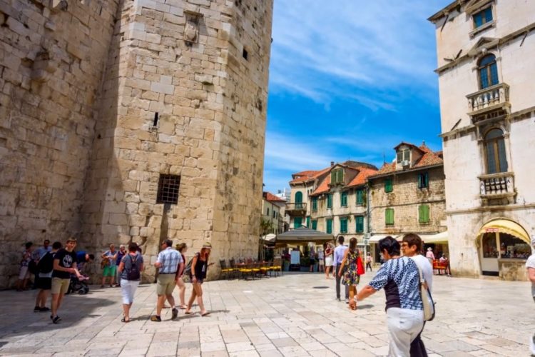 Россияне продолжают посещать Хорватию, несмотря на пандемию