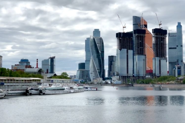 Иностранцы не смогут выполнить последние ковидные правила в Москве