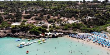 Названо государство, где россияне тратят больше всего денег