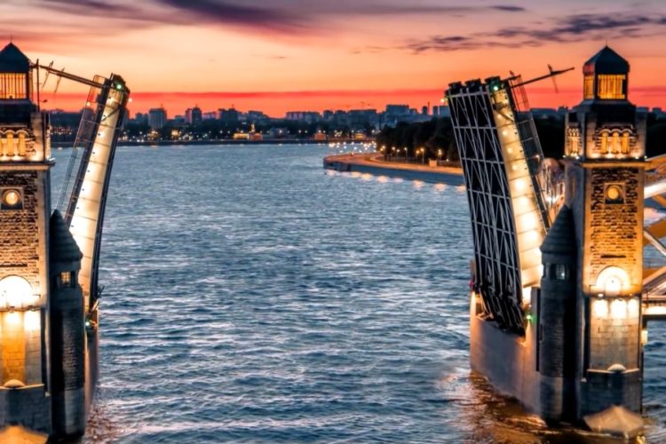 Туроператоры объяснили, кто приедет в Россию на прививку от ковида