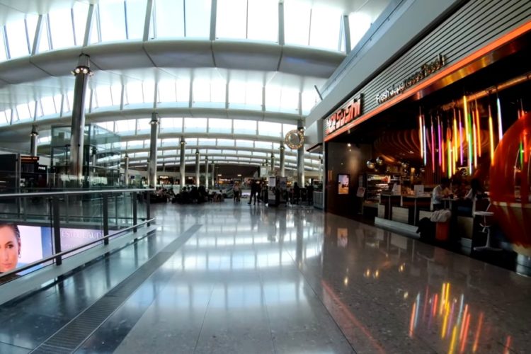 В аэропорту Хитроу открыли отдельный зал для опасных туристов