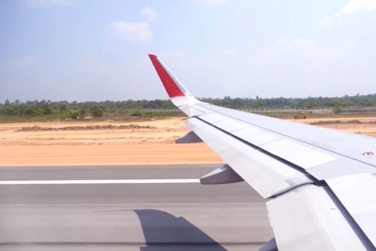 Минтранс снова обсуждает создание лоукостера в России