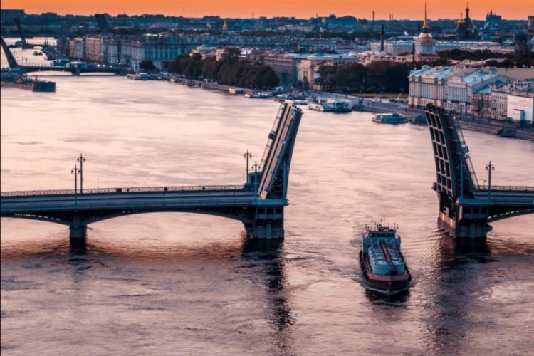 В Санкт-Петербурге ужесточили ковидные ограничения