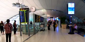 В аэропорту Бангкока в отсутствии туристов процветают незаконные схемы