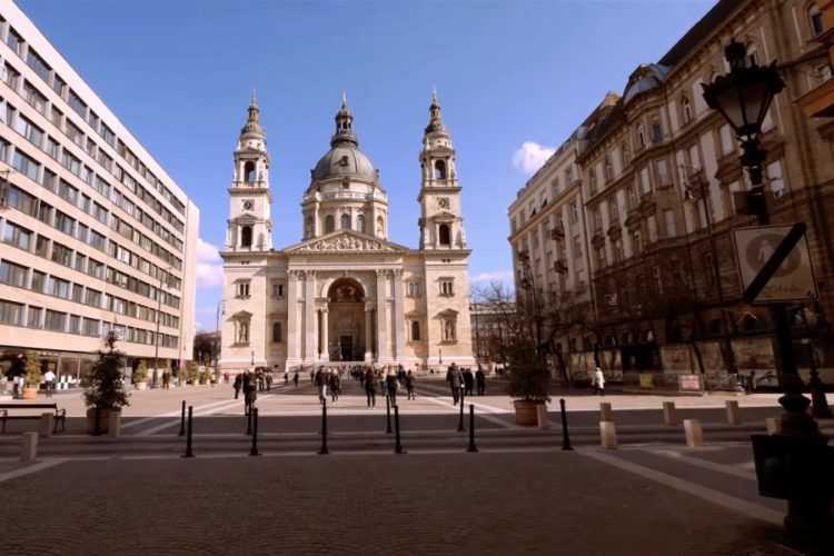 Венгрия готова принимать россиян при одном условии