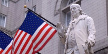 Посол: вопрос выдачи виз США россиянам нужно решать