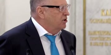 Владимир Жириновский считает, что открывать зарубежные курорты рано