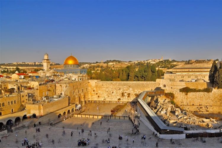 Власти Израиля решили вернуться к масочному режиму