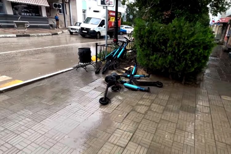Туристов в Крыму попросили не выходить на улицы