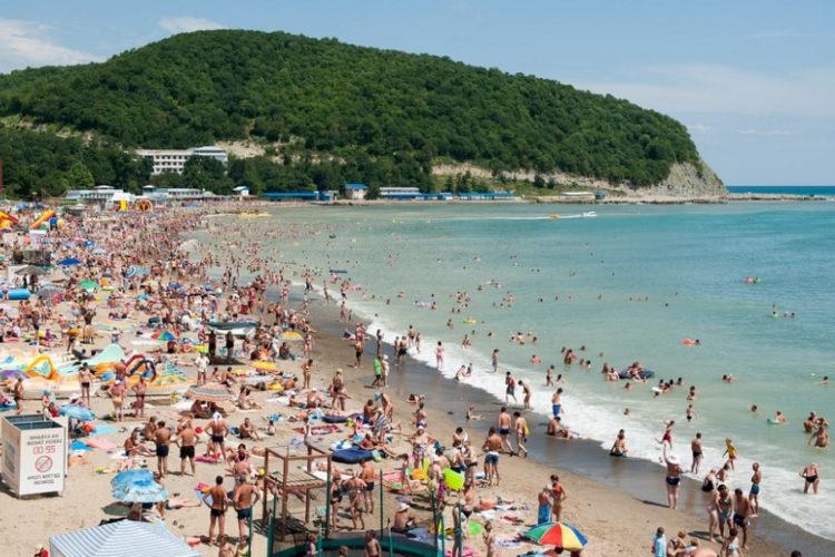 новость 21-07-2021 Чем обусловлен массовый отток туристов с черноморских курортов?