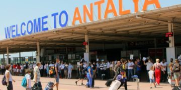 новость 29-07-2021 Туристический поток в Анталию приблизился к отметке в 4 миллиона