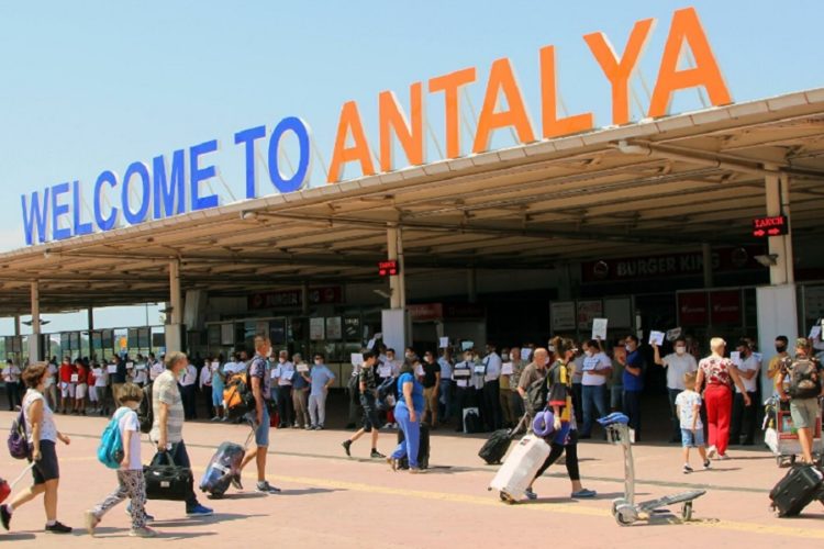 новость 29-07-2021 Туристический поток в Анталию приблизился к отметке в 4 миллиона