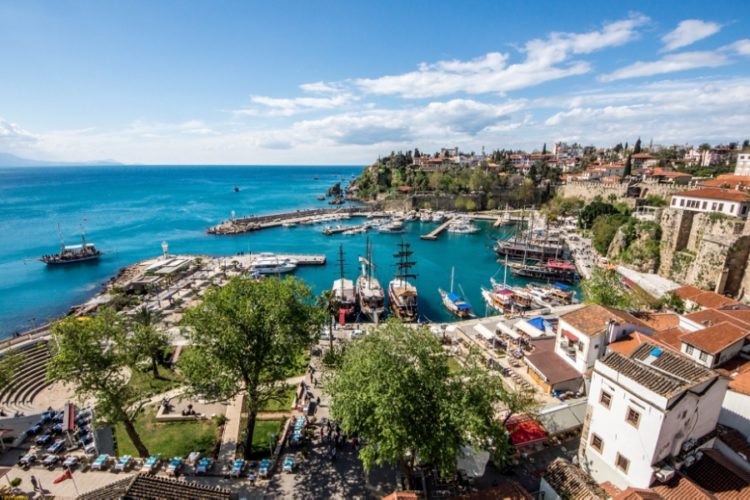 новость 30-07-2021 Анталия полностью окрасилась в красный цвет