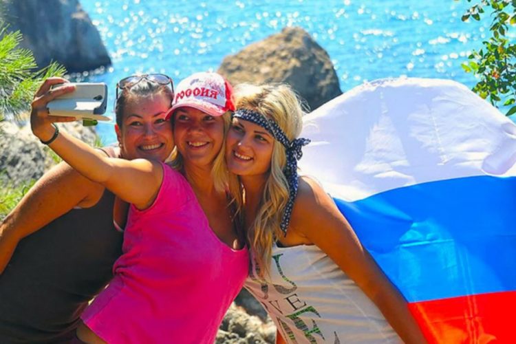 новость 24-07-2021 Все чаще туристы заболевают covid во время отдыха за рубежом