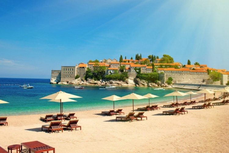 новость 18-07-2021 Почему Оперативный штаб России не открывает Черногорию?