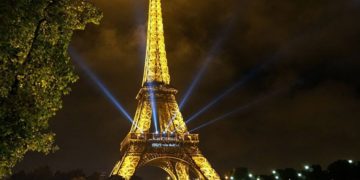 новость 22-07-2021 С 21 июля изменились правила посещения Эйфелевой башни