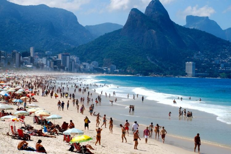 новость 28-07-2021 Тысячи туристов отправились отдыхать в небезопасные по covid страны