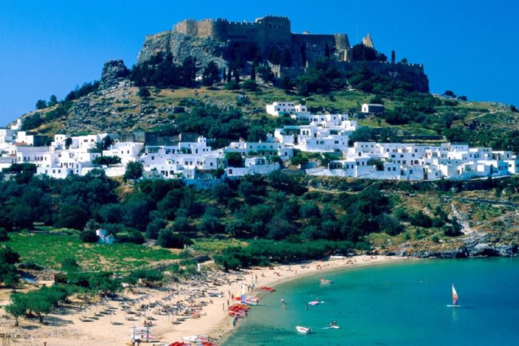 новость 07-07-2021 Туристы не смогли улететь на остров Родос