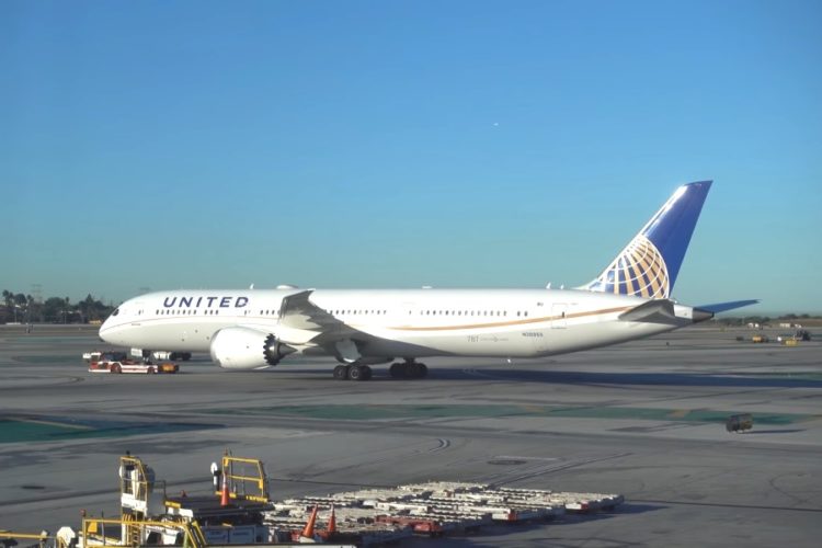 Американские авиакомпании будут возвращать пассажирам сборы за багаж