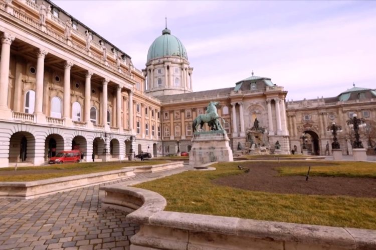 Венгрия сообщает о готовности принимать российских туристов без карантина и тестов