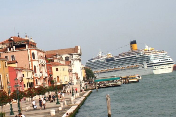 Популярный туристический город ввел ограничения для круизных кораблей