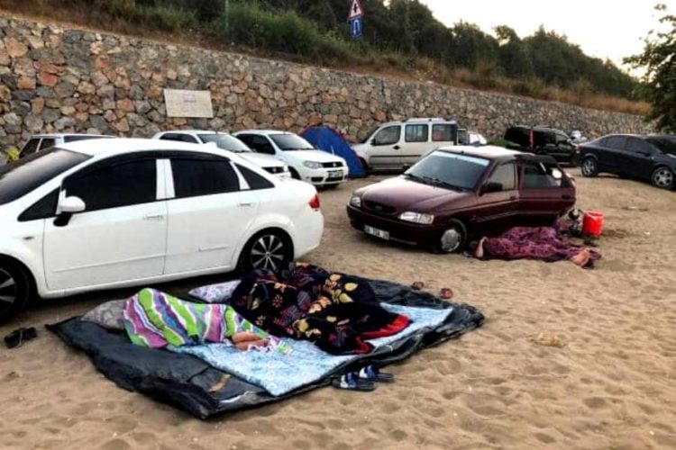 Популярный турецкий курорт превратился в палаточный городок